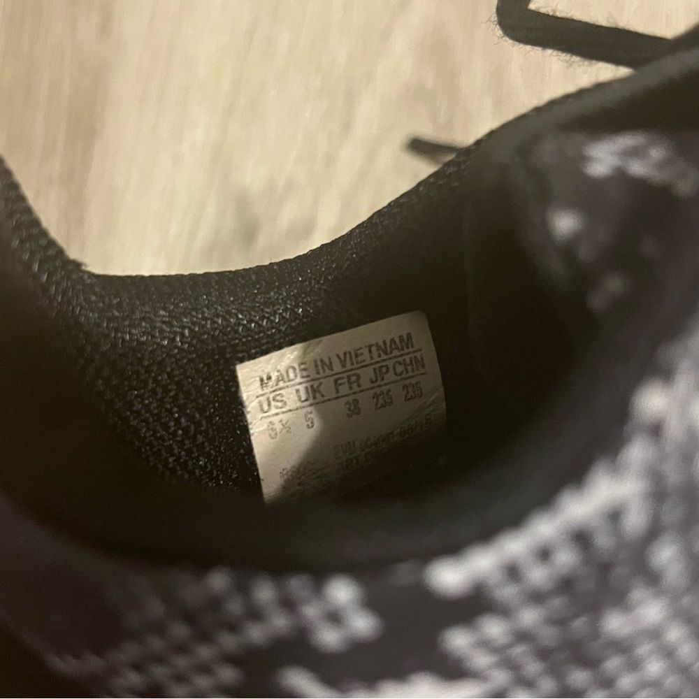 Adidas Black & White Snake Print Patterned Running Shoes - Picture 11 of 11